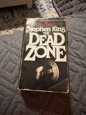 Stephen King "The Dead Zone" Paperback Novel - Black & White Cover